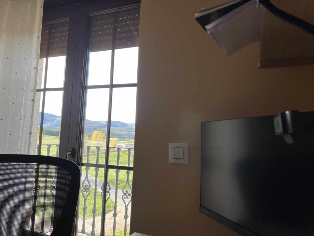 La Nava De Gredos Acogedor Piso Con Vistas Daire Navarredonda de Gredos Dış mekan fotoğraf